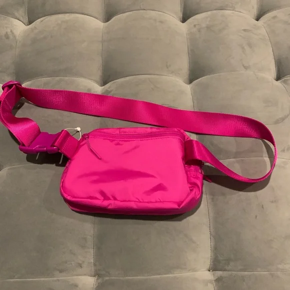NWT Rare 🦄 Lululemon Everywhere Belt Bag Highlight Purple - Picture 4 of 14